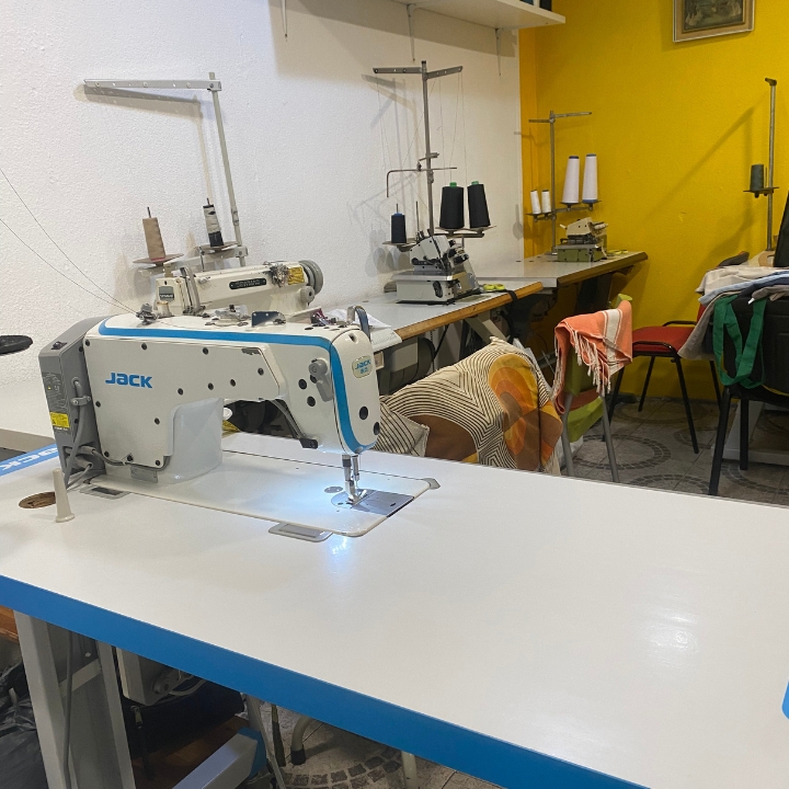 Máquina de costura profissional JACK - Espaço da Costura