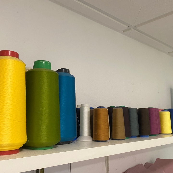 Linhas de costura coloridas - Materiais de alta qualidade para costura